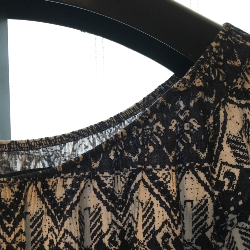 Geometric Pattern Blouse - Picture 4 of 5